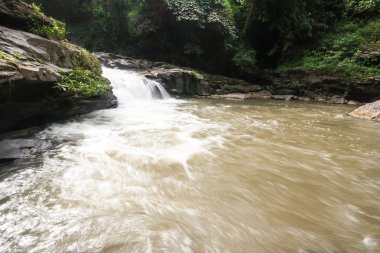 şelale düşük çekim hızı.