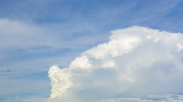 Norii Albi Mișcă Rostogolesc Fundal Albastru Timp Scurgere Imagini — Videoclip de stoc