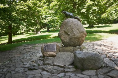 Liska Bystrouska 'nın Hukvaldy, Çek heykeli..