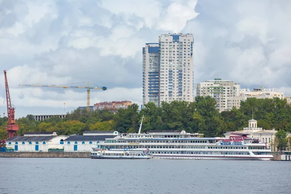 Moskova 'da modern konut kompleksleri ve ofis binaları inşa ediliyor.