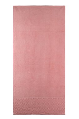 Beyaz arka planda izole edilmiş çeşitli renkler için pamuk banyo havluları.