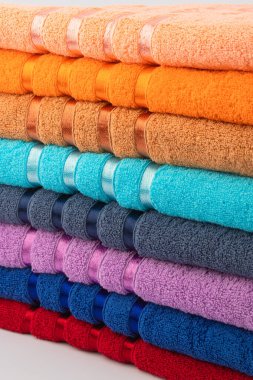 Renkli banyo havlusu, yumuşak terli kumaş, doku.