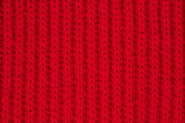 Ürün, tellerdeki çeşitli döngülerle birbirine bağlı yünlü ipliklerden yapılmıştır.