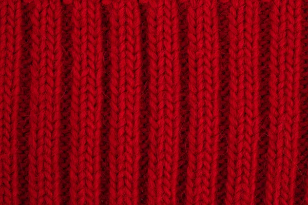 Ürün, tellerdeki çeşitli döngülerle birbirine bağlı yünlü ipliklerden yapılmıştır.