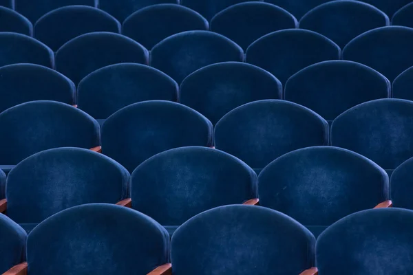 Filas Sillones Terciopelo Suave Auditorio Del Teatro —  Fotos de Stock