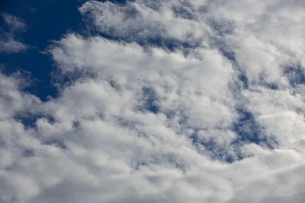 Nubes Esponjosas Blancas Aisladas Sobre Fondo Negro Clipart — Foto de Stock