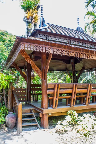 Тайский деревянный павильон — стоковое фото