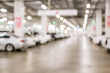 Yeraltı binasındaki kapalı otoparkta bulanıklık