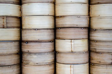 Dim Sum için bir yığın bambu buharı: geleneksel Çin yemeği.