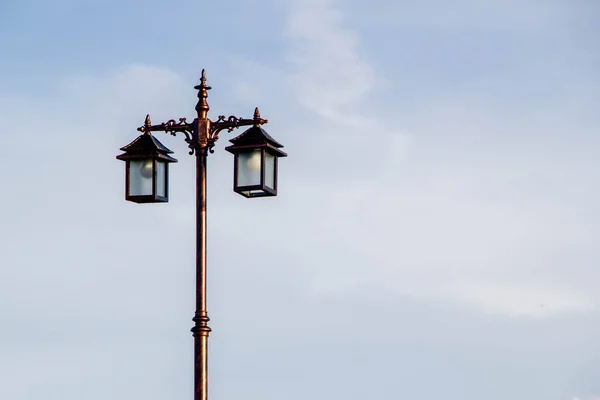 Poste Lámpara Calle Sobre Fondo Azul Cielo —  Fotos de Stock