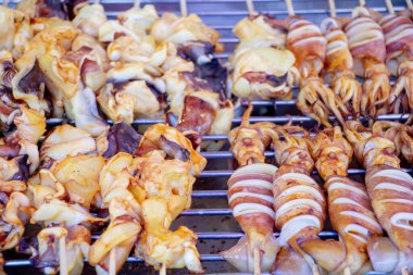 ızgara kareli çubuk: Tayland 'da sokak yemekleri