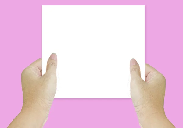 Έννοια Των Δύο Χεριών Κρατήστε Λευκό Χαρτί Που Απομονώνονται Ροζ — Φωτογραφία Αρχείου