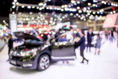 Motor fuarındaki bulanık insanlar