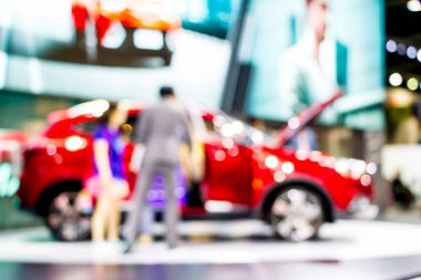 Motor fuarındaki bulanık insanlar