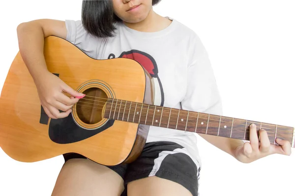 Asiático Adolescente Shorts Tocando Guitarra Fundo Branco — Fotografia de Stock