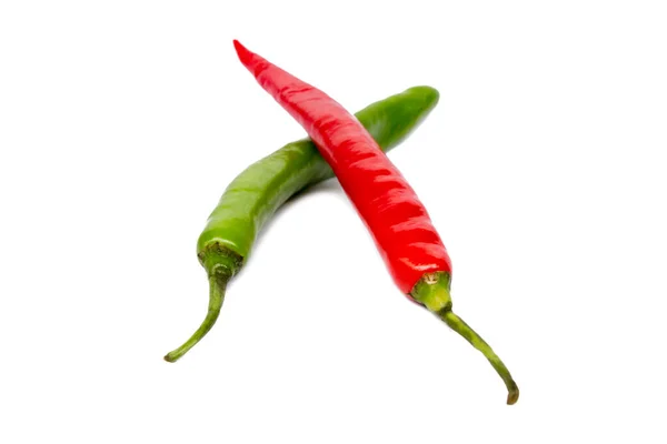 Färsk Röd Och Grön Varm Chili Paprika Isolerad Vit Bakgrund — Stockfoto