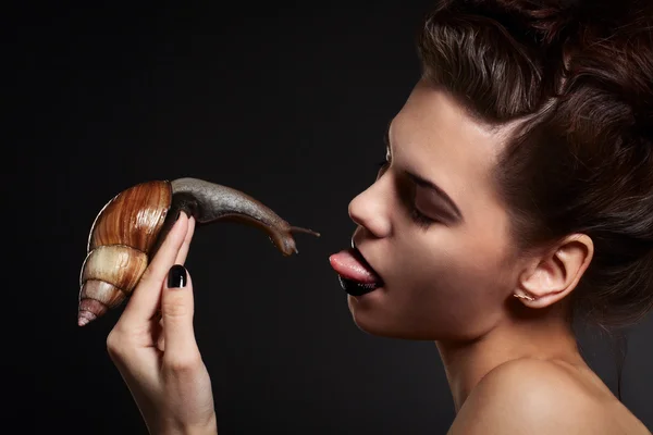 Woman with snail stuck out her tongue. Fashion. Gothic — Stock Photo, Image