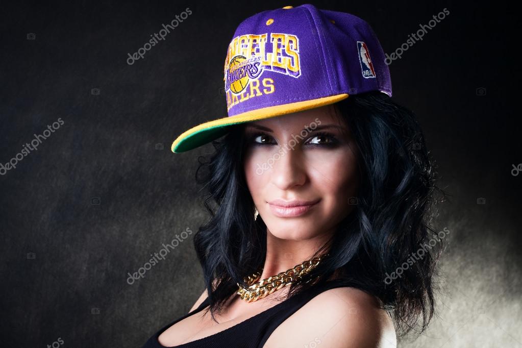 chicas con gorra