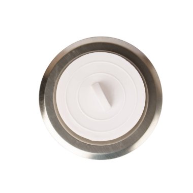 Beyaz arka planda izole edilmiş lavabo için kapaklı ağ filtresi. Lavaboda çöp toplamak için elek.