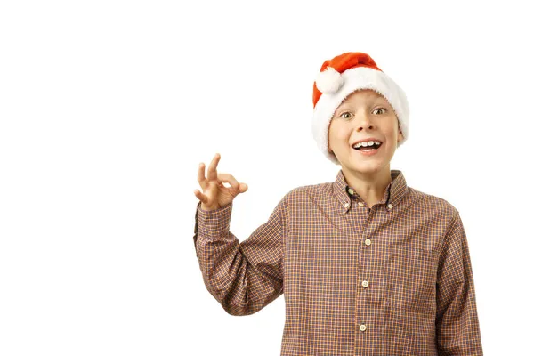 Junge Mit Weihnachtsmütze Zeigt Mit Fingern Isoliert Auf Weißem Hintergrund — Stockfoto