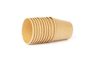 Tek kullanımlık eko gözlükler beyaz arkaplanda izole edildi.