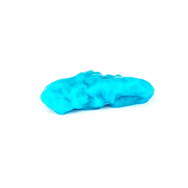 Goma de mascar azul mastigado no fundo branco — Fotografia de Stock