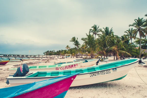 Barcos na praia — Fotografia de Stock