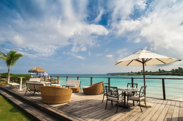 Restaurante al aire libre en la playa — Foto de Stock