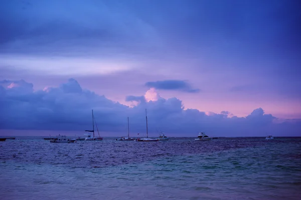 Barcos en el crepúsculo — Foto de Stock