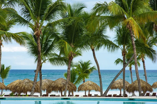 Poolen på lyxhotell — Stockfoto