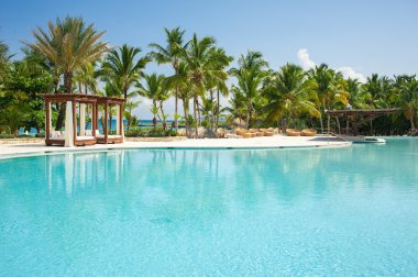 Açık resort Yüzme Havuzu ve lüks otel.