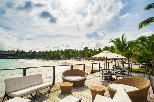 Outdoor restaurant at the beach — Stock Photo, Image