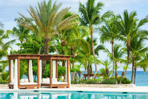 Piscina di hotel di lusso — Foto Stock