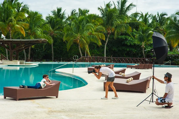 Photoshoot nära pool — Stockfoto
