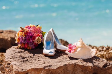 Düğün buketi ve ayakkabıları