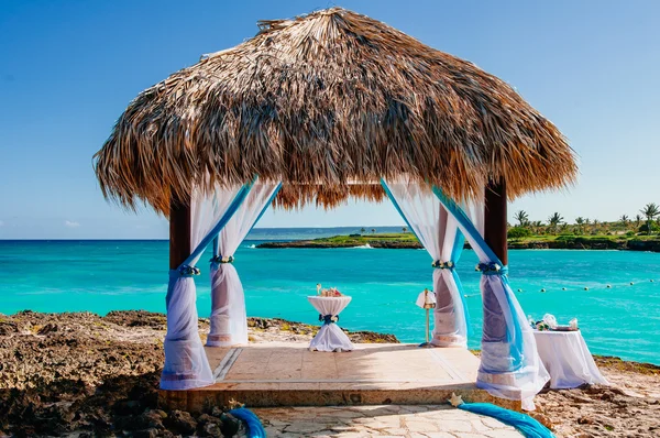 Düğün kemer caribbean beach dekore edilmiştir.