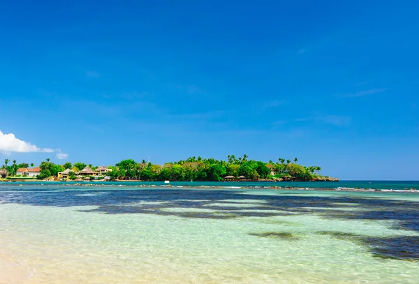Tropické panoramatickou pláž — Stock fotografie