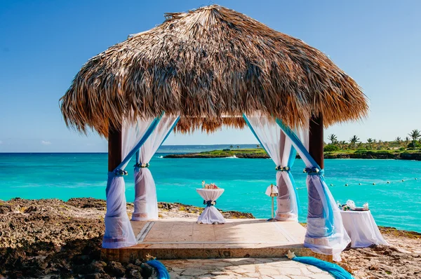 Свадебная арка на карибском пляже Стоковое Изображение