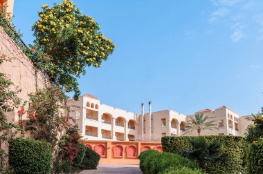 Modern ve lüks bir konut - yaşam tarzı konsepti. Kocaman, lüks bir ev.