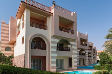 Modern ve lüks bir konut - yaşam tarzı konsepti. Kocaman, lüks bir ev.