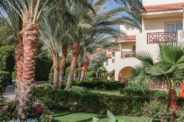 Modern ve lüks bir konut - yaşam tarzı konsepti. Kocaman, lüks bir ev.