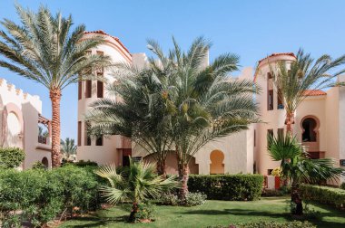 Modern ve lüks bir konut - yaşam tarzı konsepti. Kocaman, lüks bir ev.