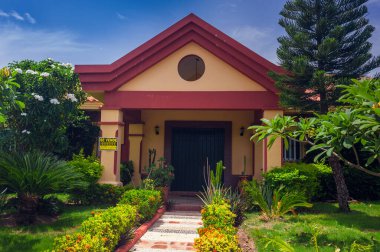 Dominik Cumhuriyeti 'nde kendi yüzme havuzu olan güzel lüks bir villa. Lüks Karayip tatil beldesi ve güzel bahçedeki yazlık ev.
