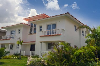 Dominik Cumhuriyeti 'nde kendi yüzme havuzu olan güzel lüks bir villa. Lüks Karayip tatil beldesi ve güzel bahçedeki yazlık ev.