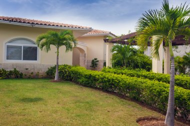 Dominik Cumhuriyeti 'nde kendi yüzme havuzu olan güzel lüks bir villa. Lüks Karayip tatil beldesi ve güzel bahçedeki yazlık ev.