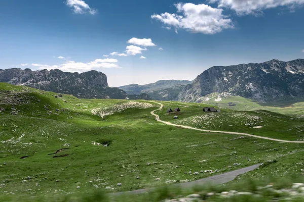 Amaizing view on Durmitor mountains, National Park, Mediterranean, Montenegro, Balkans, Europe. Bright summer view from Sedlo pass. The road near the house in the mountains. — Stock Photo, Image