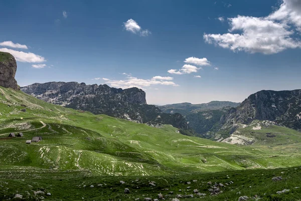 Amaizing view on Durmitor mountains, National Park, Mediterranean, Montenegro, Balkans, Europe. Bright summer view from Sedlo pass. The road near the house in the mountains. — Stock Photo, Image