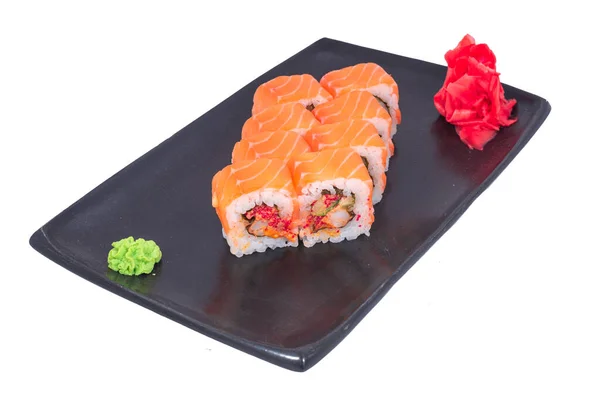 Japanse zeevruchten sushi roll geïsoleerd op wit close-up. Japans restaurant, sushi maki gunkan roll plaat of schotel set. Maki sushi broodjes met zalm en avocado. Sushi geïsoleerd op wit — Stockfoto