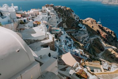 Oia Santorini Yunanistan romantik ve güzel günbatımlarıyla ünlüdür. Santorini adasındaki Oia köyü. Yunanistan.