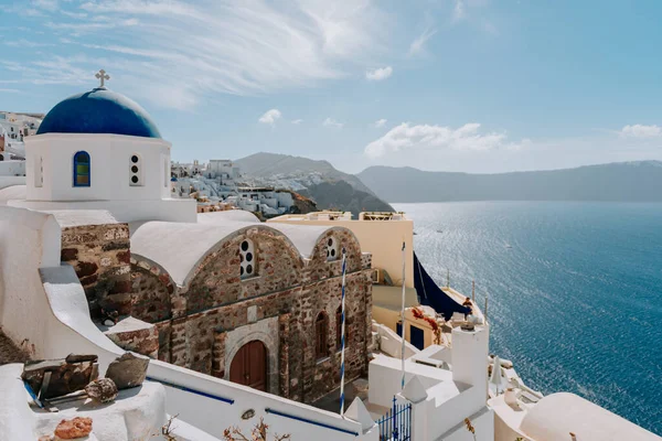 Architettura bianca del villaggio di Oia sull'isola di Santorini, Grecia — Foto Stock